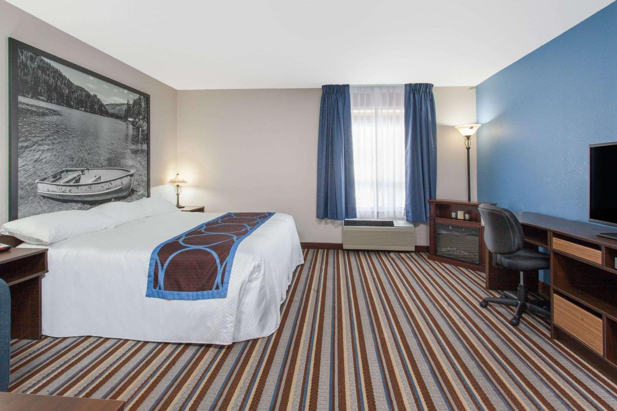 Super 8 By Wyndham Fort Frances Exterior photo